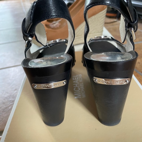 Michael Kors Charm Sling - Picture 3 of 3